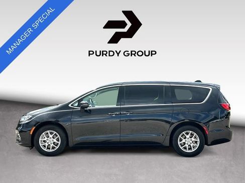 Used 2023 Chrysler Pacifica Touring-L FWD image 5