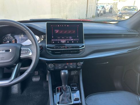 Used 2025 Jeep Compass Trailhawk image 32