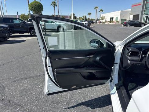 Certified 2019 Toyota Camry SE FWD image 11
