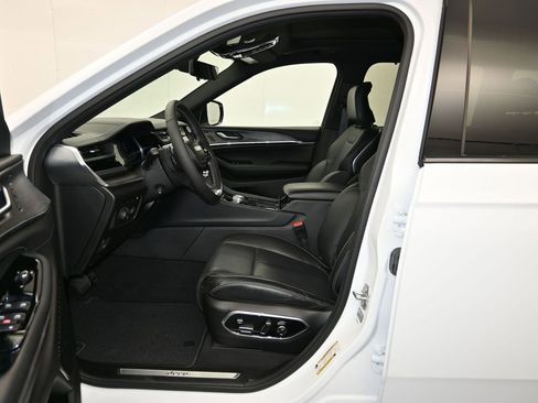 Used 2023 Jeep Grand Cherokee Overland w/ Luxury Tech Group IV image 21