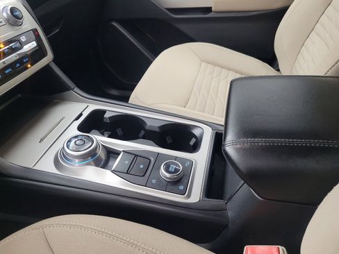 Used 2021 Ford Explorer XLT AWD/4WD image 26