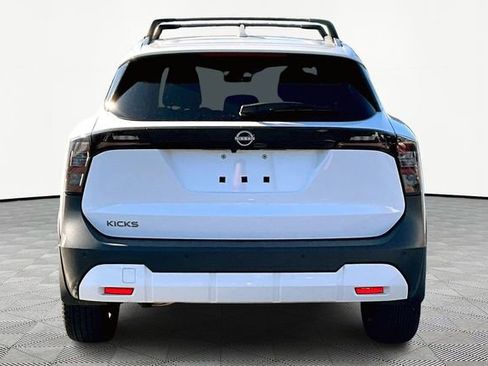 Used 2025 Nissan Kicks SV w/ SV Premium Package image 6