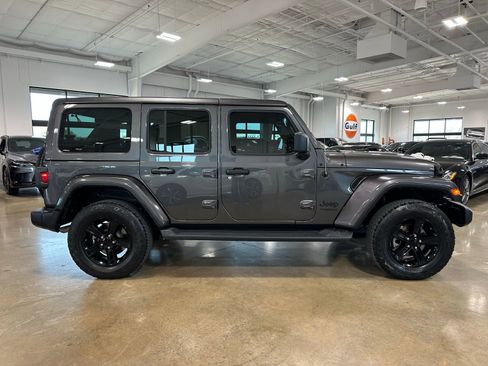 Used 2021 Jeep Wrangler Unlimited Sahara image 9