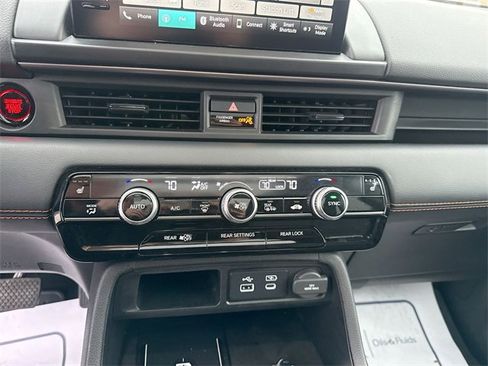 Used 2025 Honda Pilot TrailSport image 25