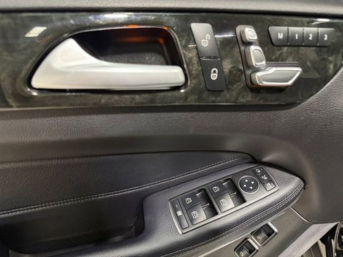 Used 2018 Mercedes-Benz GLS 550 4MATIC image 24