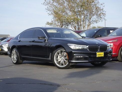 Used 2016 BMW 740i image 2