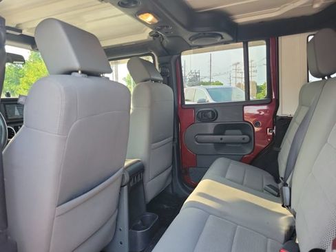 Used 2009 Jeep Wrangler Unlimited Sahara w/ Dual Top Group AWD/4WD image 8