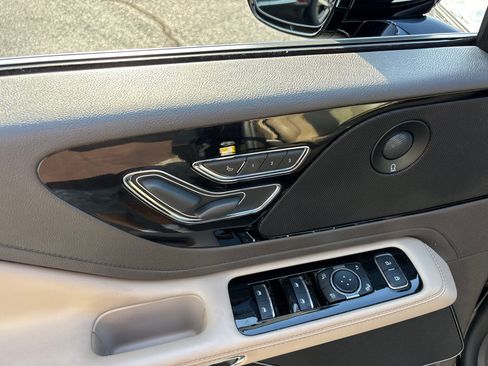 Used 2021 Lincoln Aviator Reserve w/ Equipment Group 201A AWD/4WD image 12