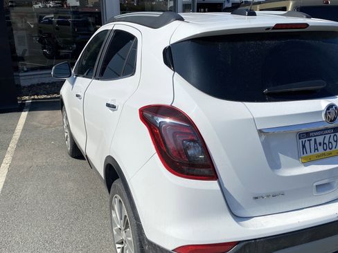 Used 2018 Buick Encore Preferred image 3