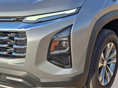 Used 2025 Chevrolet Equinox LT FWD image 9