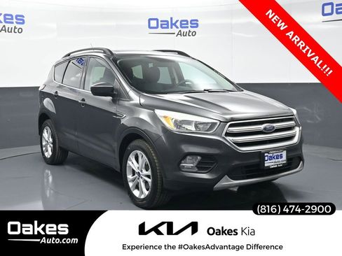 Used 2018 Ford Escape SE image 1