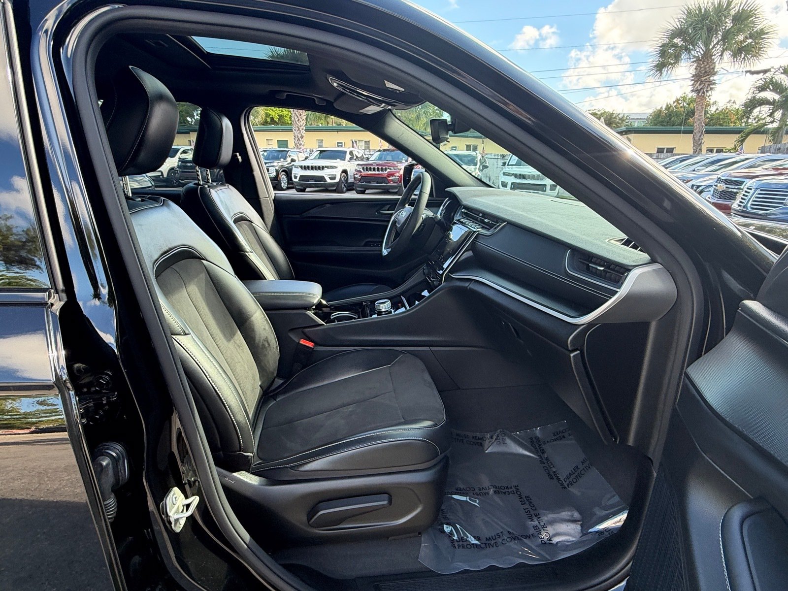 Used 2023 Jeep Grand Cherokee L Laredo RWD image 19