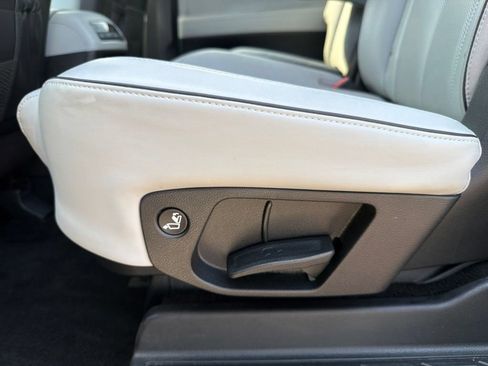 Used 2024 Hyundai Palisade SEL FWD image 28