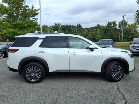 Used 2025 Nissan Pathfinder SL w/ SL Premium Package image 2