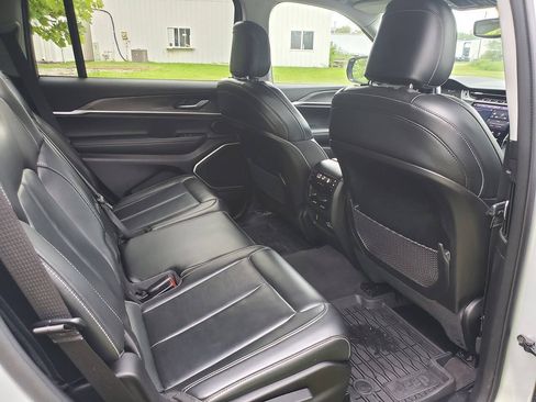 Used 2021 Jeep Grand Cherokee L Limited AWD/4WD image 18