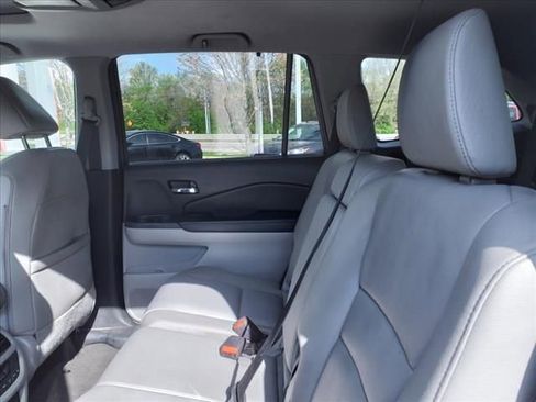 Used 2016 Honda Pilot Touring image 7