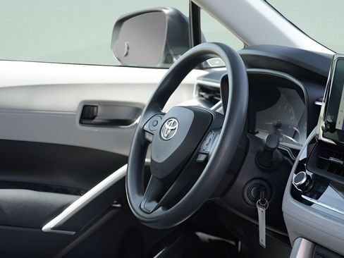 Used 2023 Toyota Corolla Cross L AWD/4WD image 12