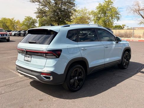 Used 2025 Volkswagen Taos SE FWD image 6