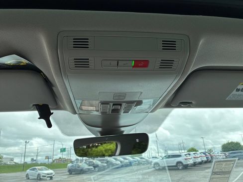 New 2026 Volkswagen Taos SE AWD/4WD image 16