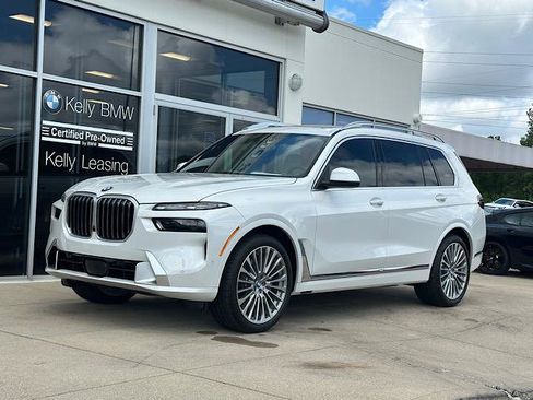 Used 2026 BMW X7 xDrive40i w/ Executive Package AWD/4WD image 4