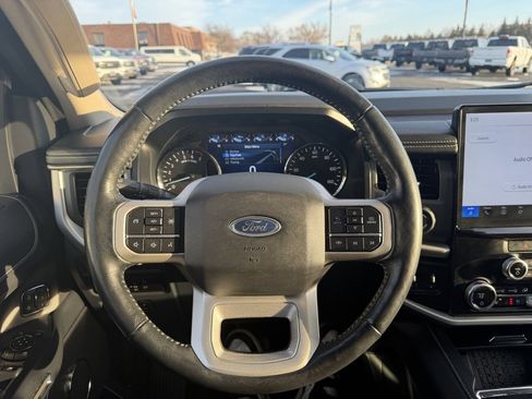Used 2022 Ford Expedition XLT image 40