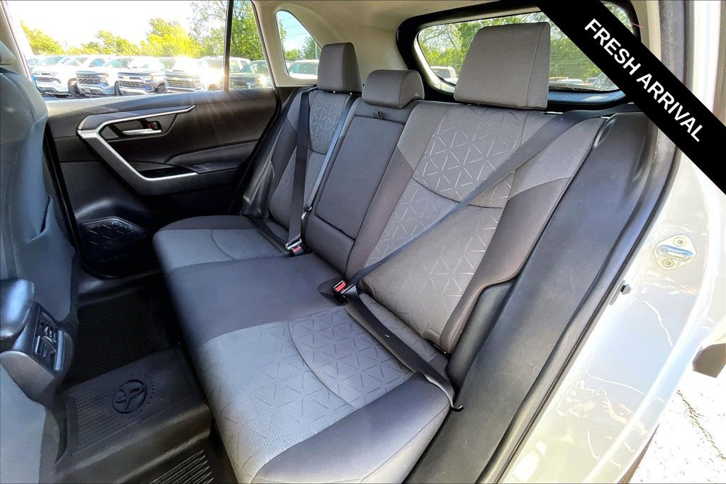 Used 2021 Toyota RAV4 XLE w/ Convenience Package AWD/4WD image 7