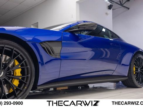 Used 2023 Aston Martin V8 Vantage Coupe RWD image 12