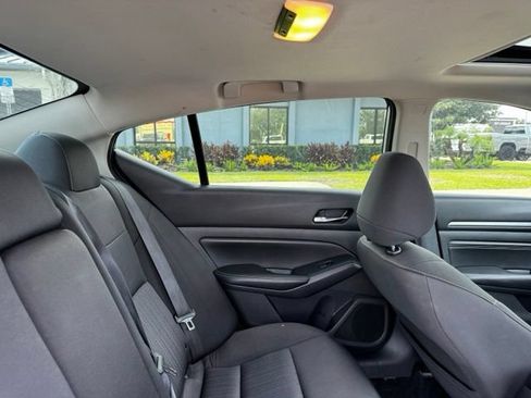 Used 2019 Nissan Altima 2.5 SV FWD image 12