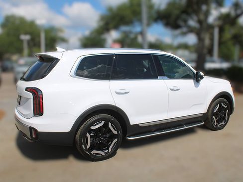 Used 2024 Kia Telluride EX w/ EX Captain's Chair Package FWD image 6