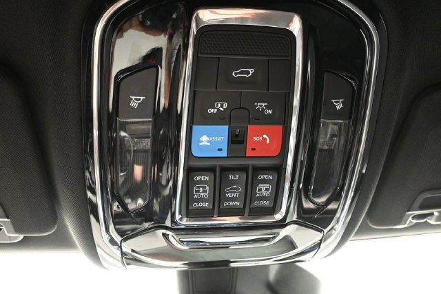 Used 2023 Jeep Grand Cherokee Overland w/ Luxury Tech Group IV AWD/4WD image 48