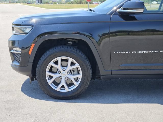 Used 2022 Jeep Grand Cherokee Limited AWD/4WD image 10