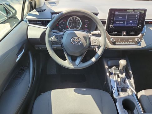 Used 2021 Toyota Corolla LE FWD image 18
