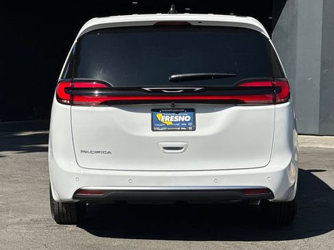New 2027 Chrysler Pacifica Select FWD image 5