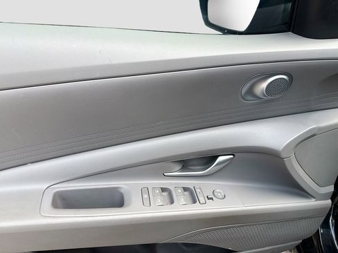 Used 2024 Hyundai Elantra SEL FWD image 9