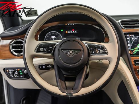 Used 2021 Bentley Bentayga image 32