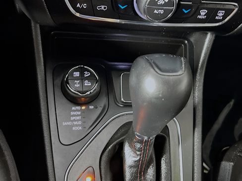 Used 2019 Jeep Cherokee Trailhawk w/ Cold Weather Group image 24