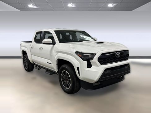 Used 2025 Toyota Tacoma TRD Sport RWD image 5