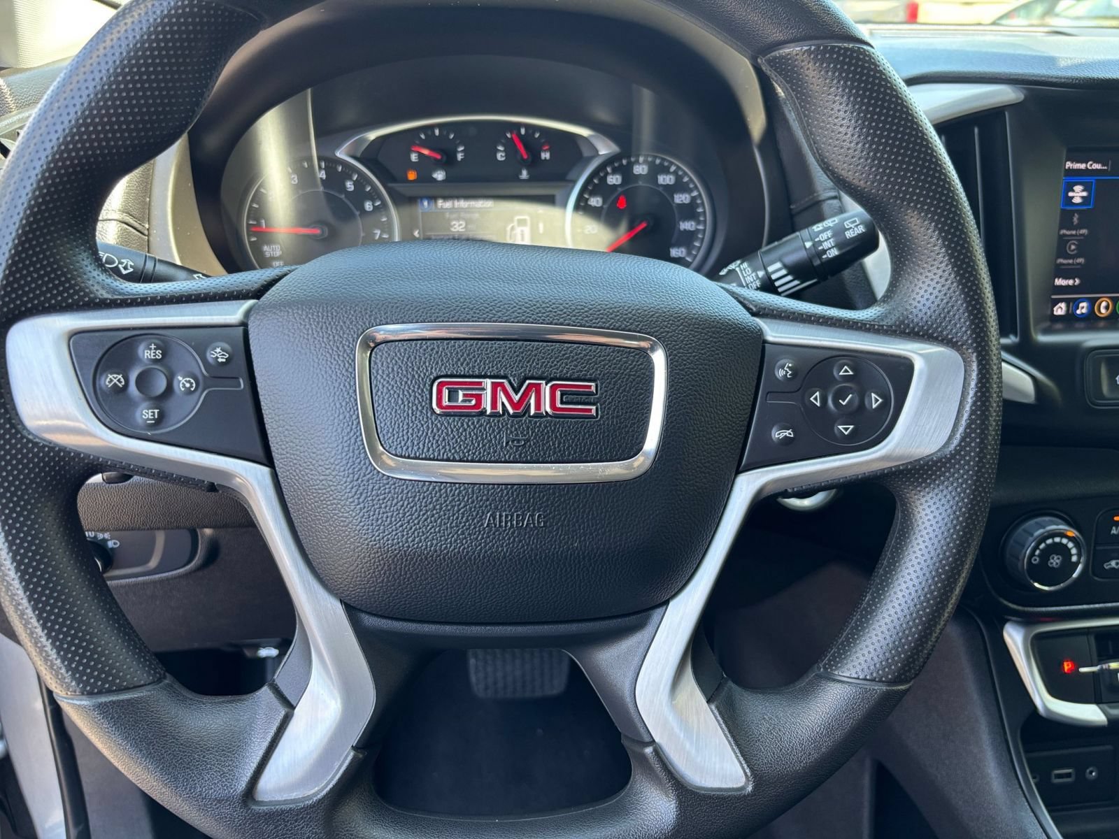 Used 2024 GMC Terrain SLE FWD image 26