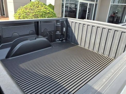 Used 2023 Chevrolet Silverado 1500 LT image 18