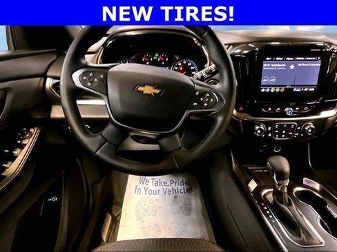 Used 2023 Chevrolet Traverse LT FWD image 8