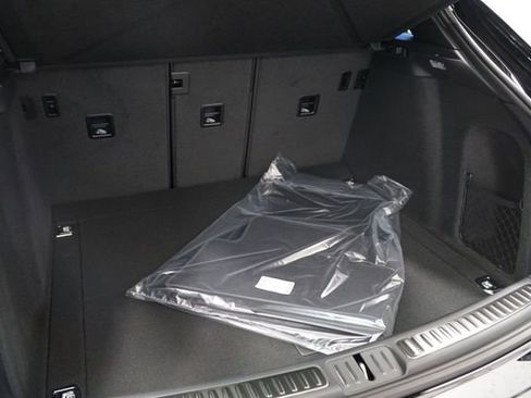 New 2026 Porsche Macan image 9