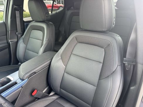 Used 2025 Chevrolet Equinox EV LT w/ Convenience Package image 21