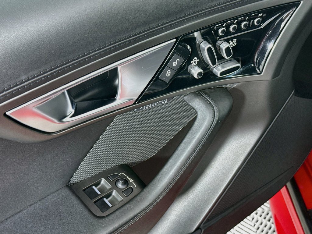 Used 2017 Jaguar F-TYPE R AWD/4WD image 17