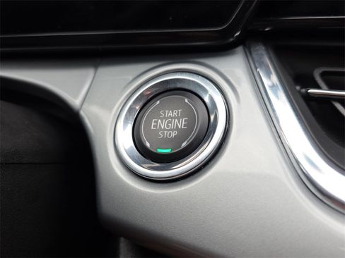 Used 2025 Chevrolet Trax LT w/ LT Convenience Package image 26