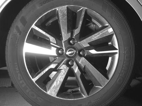 Used 2025 Nissan Versa SV image 15