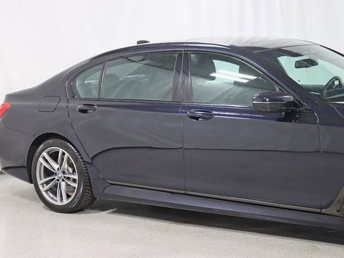 Used 2019 BMW 750i xDrive w/ M Sport Package image 3
