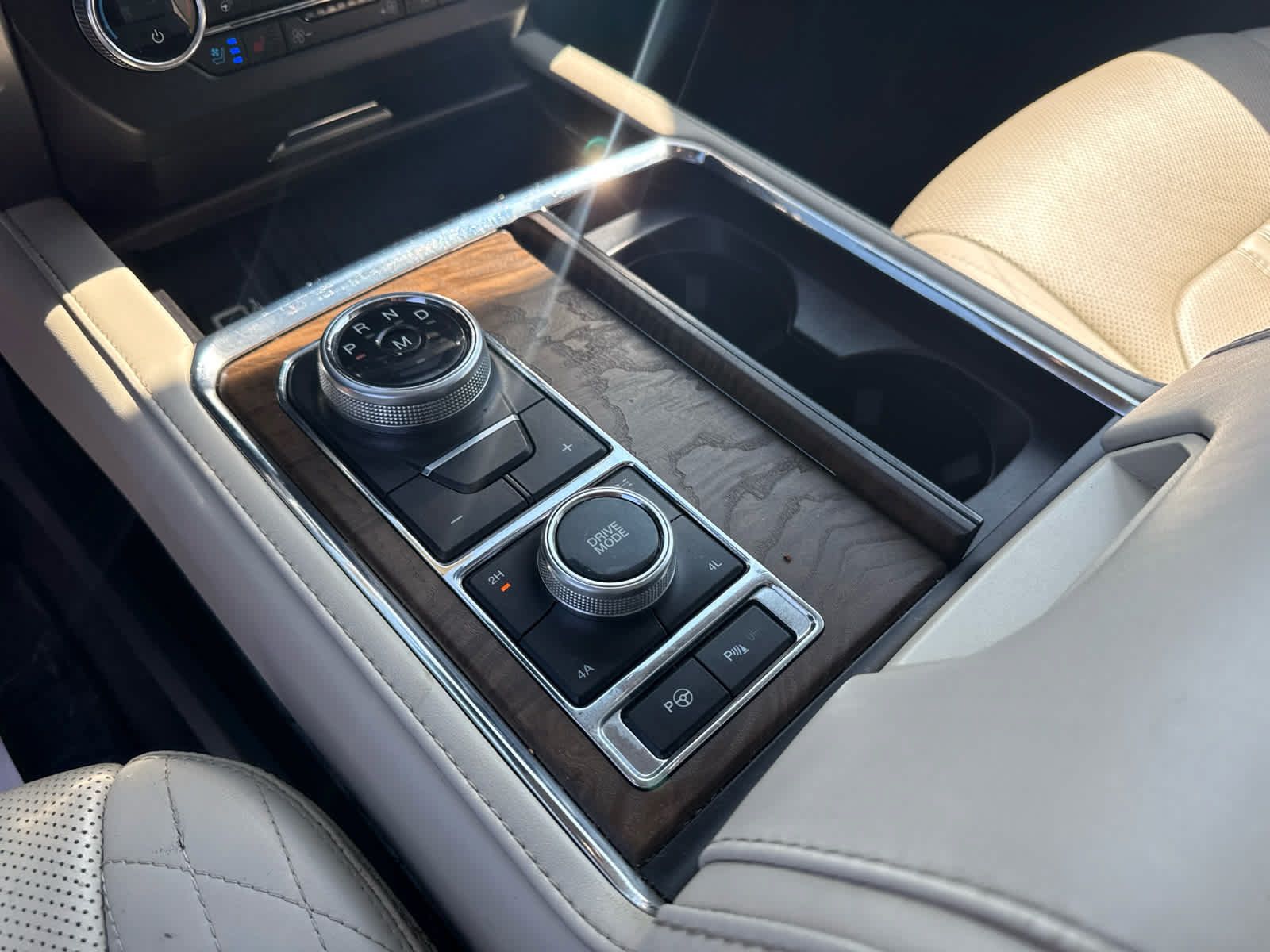 Used 2019 Ford Expedition Platinum AWD/4WD image 25