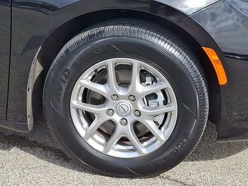 Used 2025 Chrysler Pacifica Select image 8