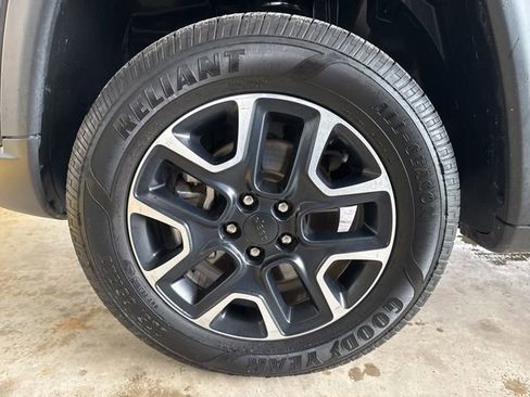 Used 2019 Jeep Compass Trailhawk AWD/4WD image 24