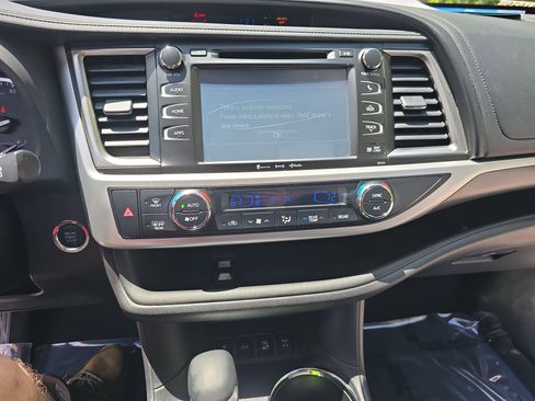 Used 2017 Toyota Highlander SE AWD/4WD image 20